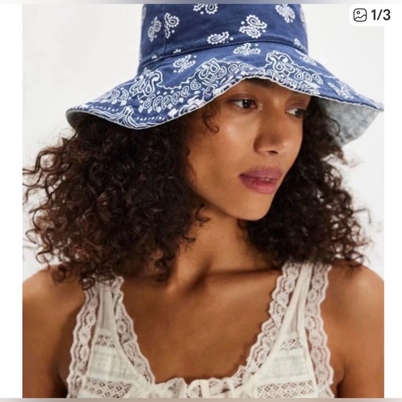 Free People Accessories - ⭐️NWT Free People Bandana Reversible Bucket Hat⭐️